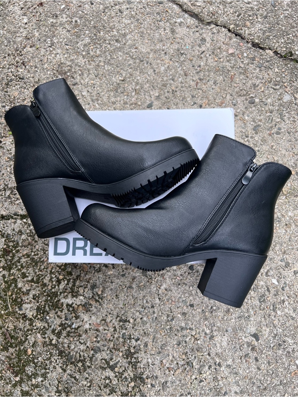 NIB! ZOEY-2 Black Comfort Platform Side-Zip Block Heel Ankle Boots Size 9